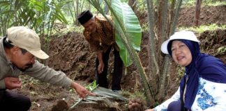 Pesona Dewi Pule: Treking Sungai dan Belajar 12 Olahan Salak