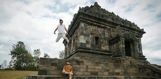 Pesona Breksi dan Candi Ijo Pukau Grup Band Amerika Ini