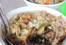 Gurihnya Soto Kulit Ayam Pak Mul, Dijamin Membuat Anda Ketagihan