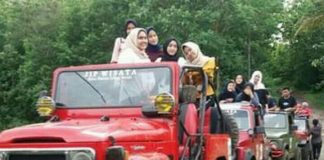 Yuk, Ngabuburit Sambil ‘Nge-trip’ Keliling Candi dengan Jip
