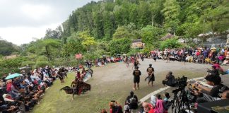 LIBURAN NATAL DAN TAHUN BARU : PENTASÂ JATHILAN DI KALIURANG
